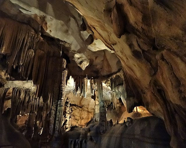 Bauma de Sant Marcèu, concrecions