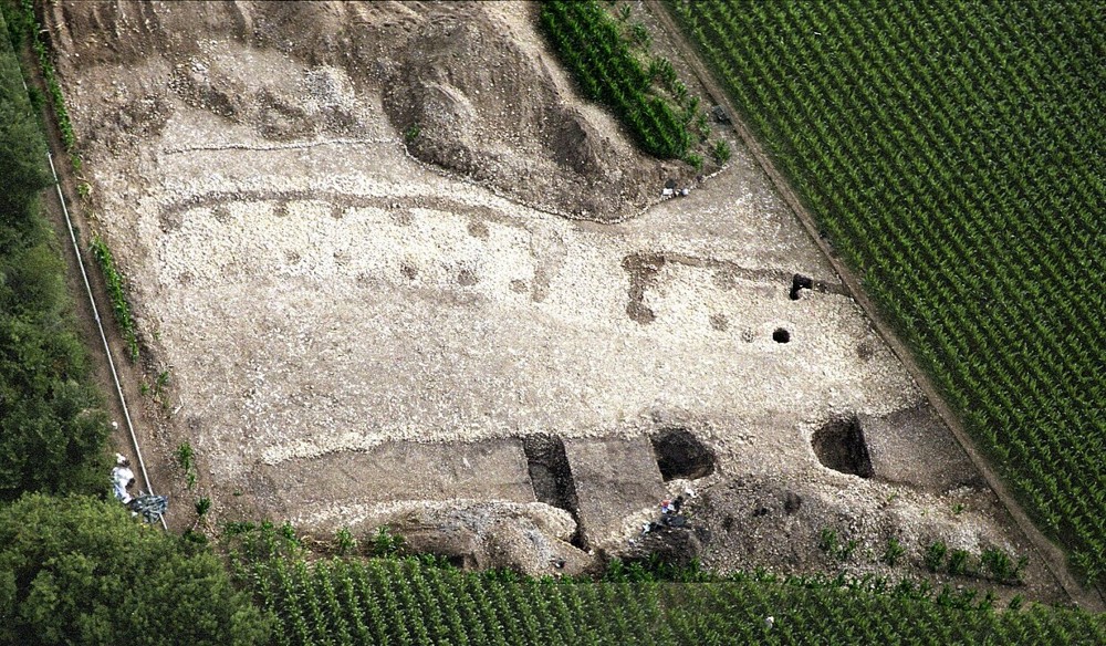 Encencha dau fossat neolitic.